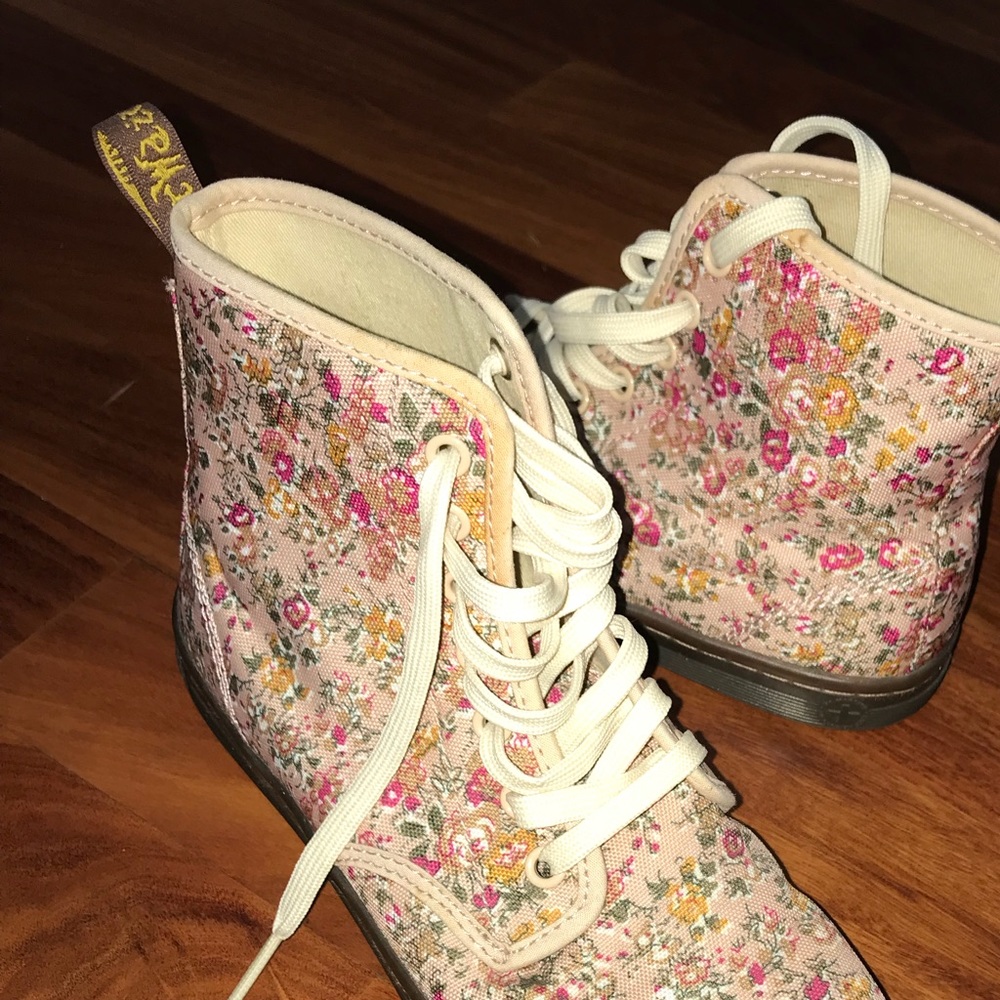 Dr. Marten Airways Floral Boots